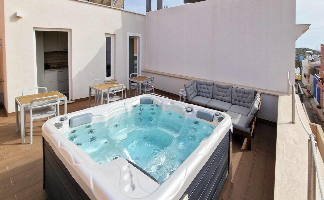 BeB Altomare Bed & Breakfast LMP Exterior foto